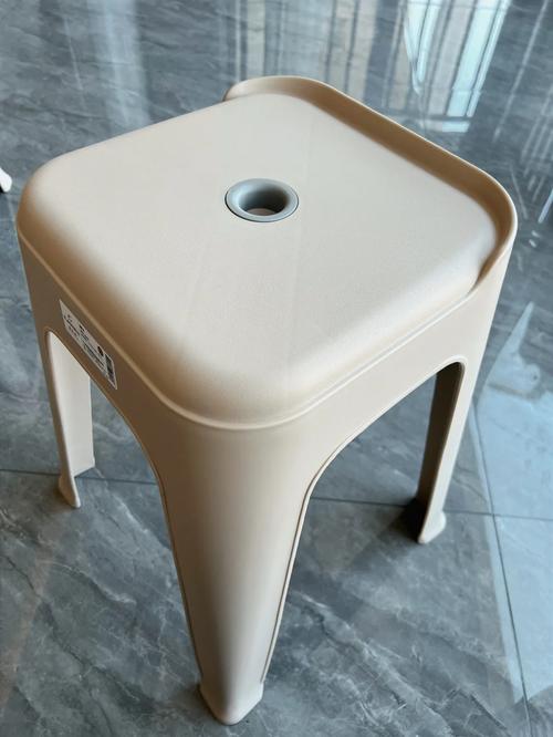 20r的備用塑料凳